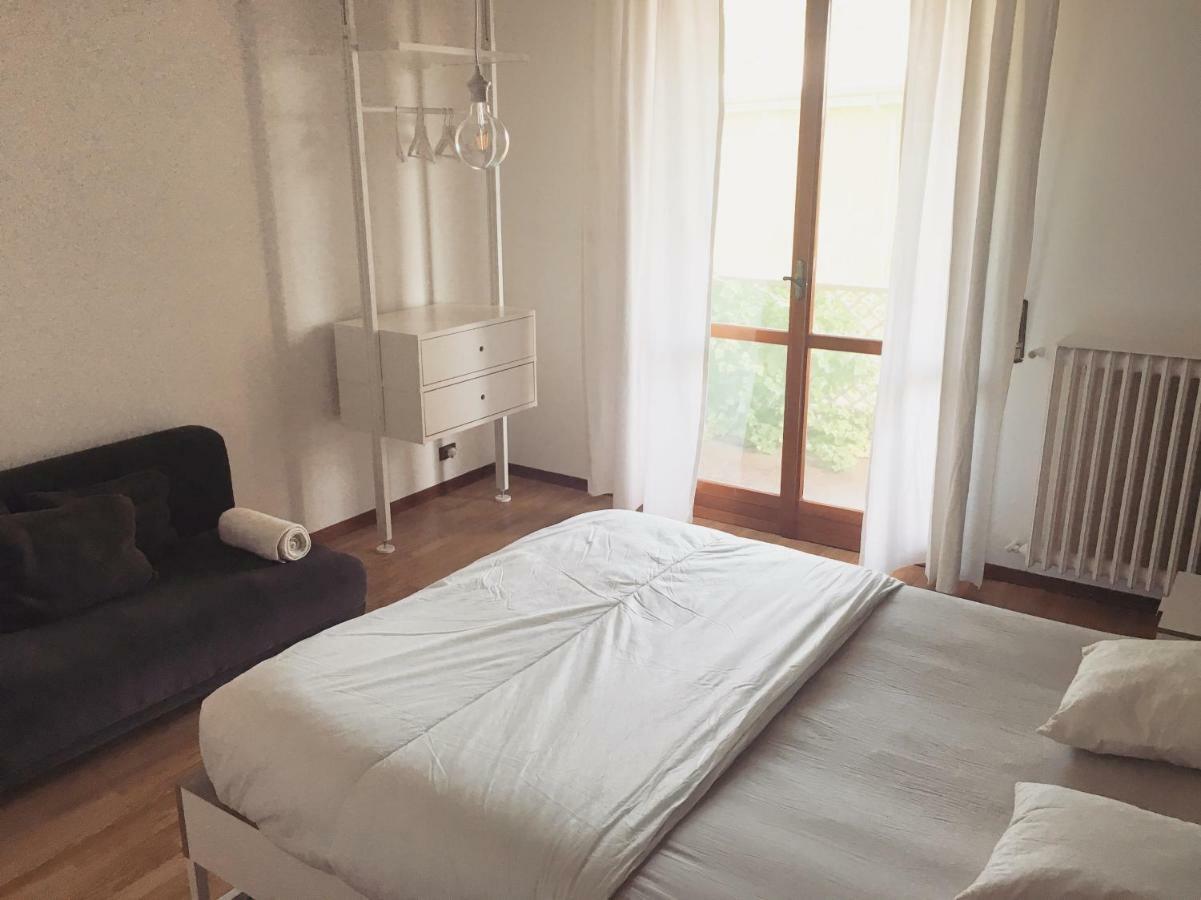 Sunny Family Apartment In Villa - Humanitas Forum Ieo Pieve Emanuele Εξωτερικό φωτογραφία