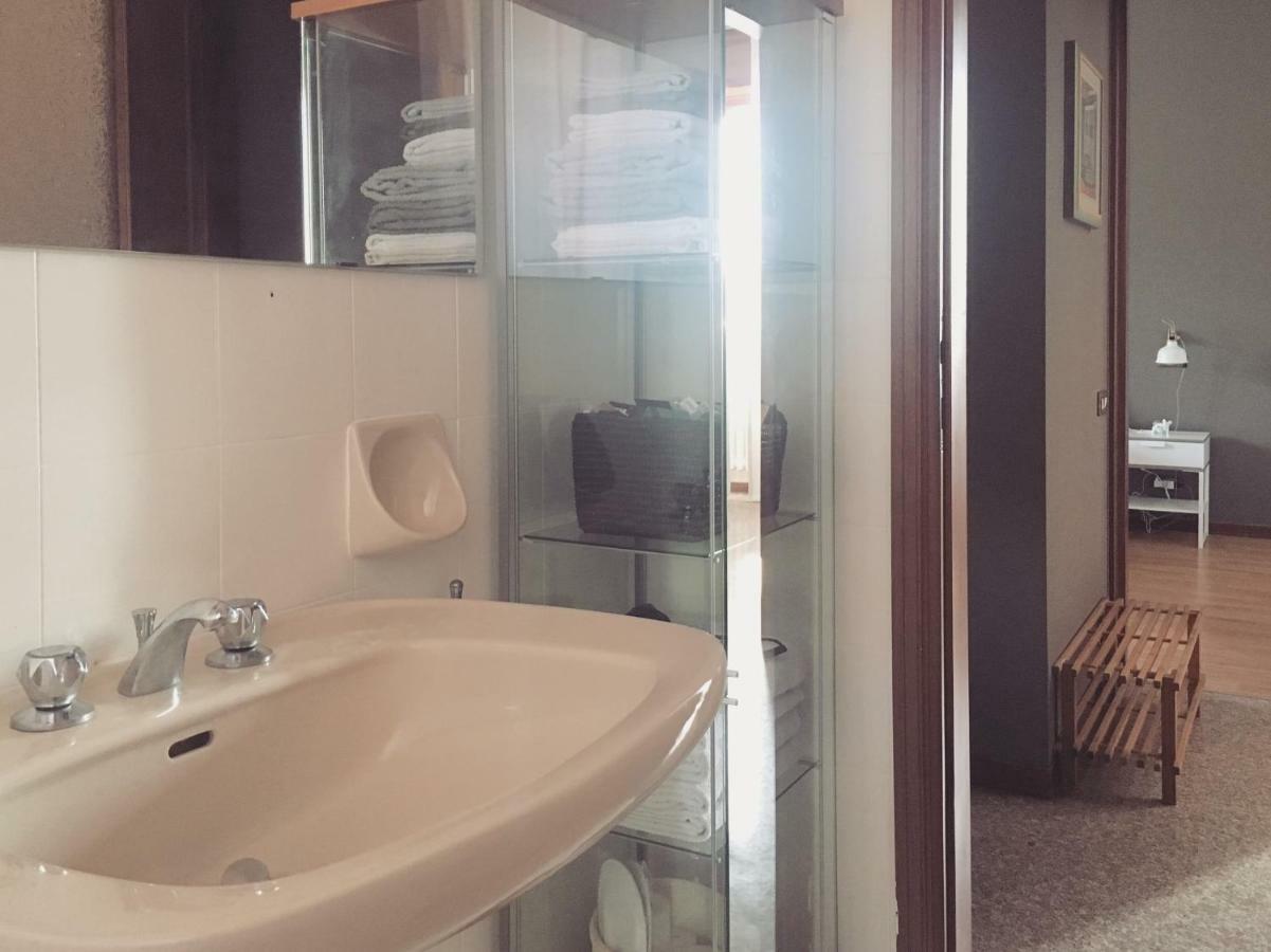 Sunny Family Apartment In Villa - Humanitas Forum Ieo Pieve Emanuele Εξωτερικό φωτογραφία
