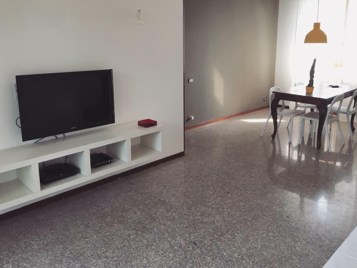 Sunny Family Apartment In Villa - Humanitas Forum Ieo Pieve Emanuele Εξωτερικό φωτογραφία